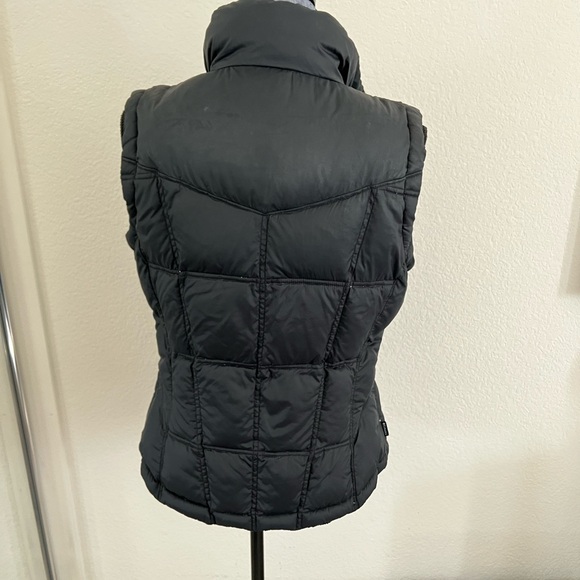 Columbia Down Black Vest with Faux Fur Collar - Picture 4 of 7